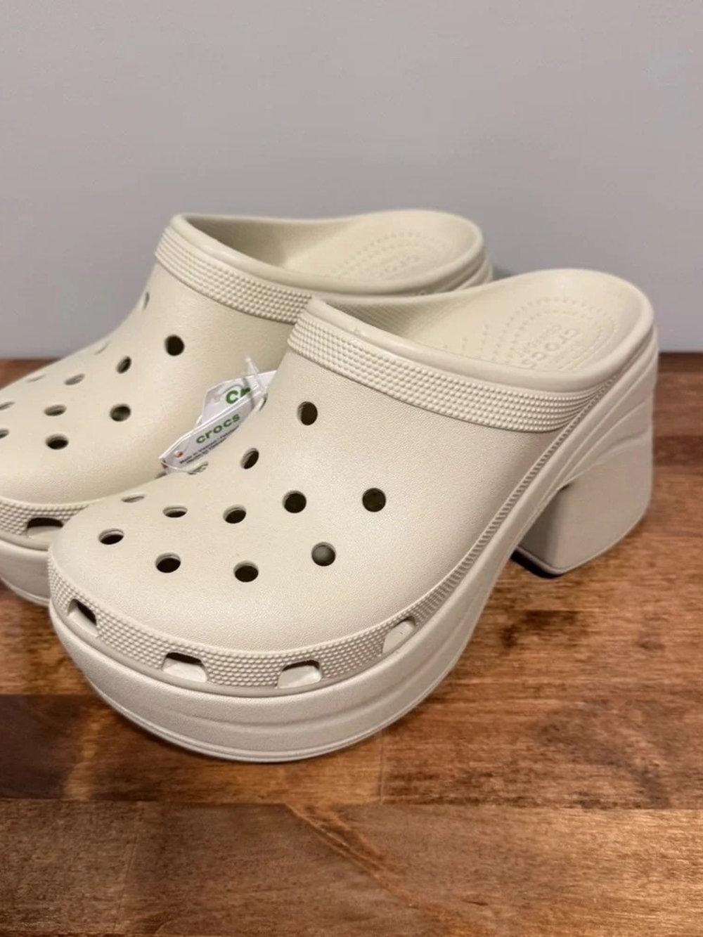 Siren Clog Crocs Size 9